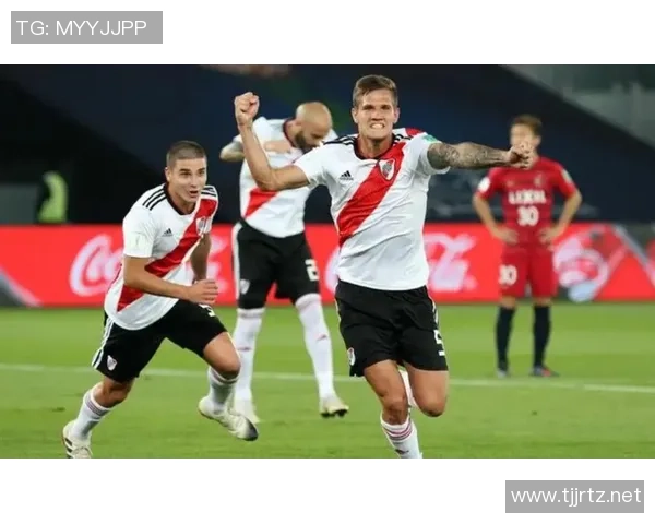 河床队与巴勒的激烈对决展现足球魅力与团队精神的巅峰较量